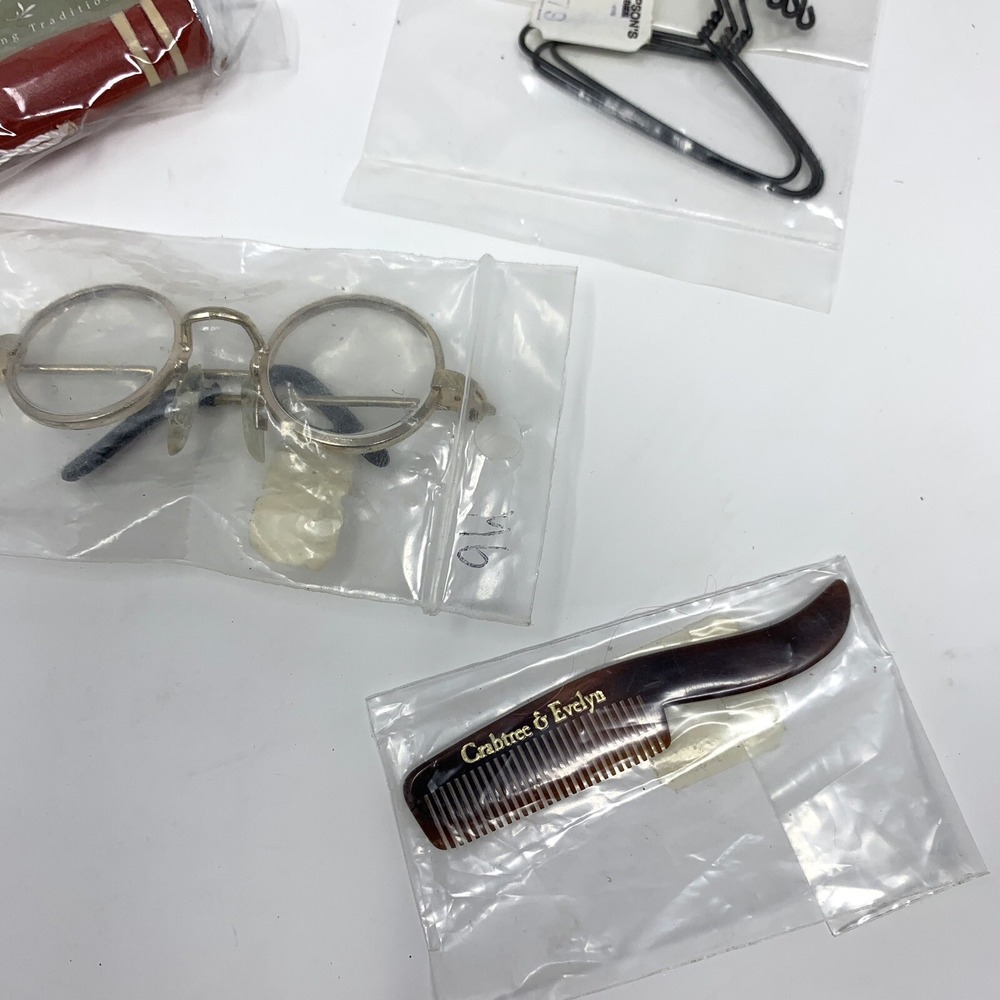 Lot of Collectible/Baby Doll Accessories: Hangers Glasses Comb Pins Kitchen Mini - Picture 3 of 7